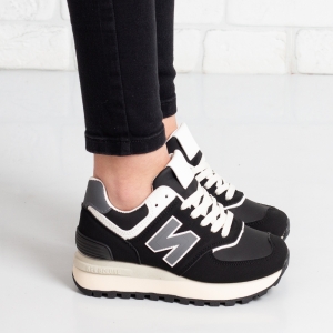 Дамски маратонки в черно