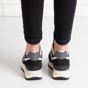 Дамски маратонки в черно