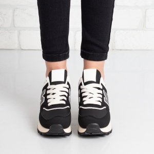 Дамски маратонки в черно