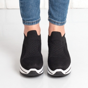 Дамски маратонки в черно