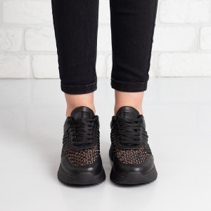 Дамски маратонки в черно