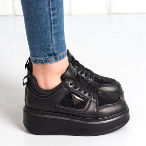 Дамски маратонки в черно