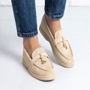 Дамски мокасини в бежово