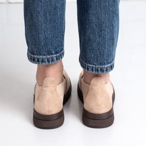 Дамски мокасини в бежово