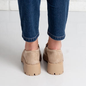 Дамски мокасини в бежово