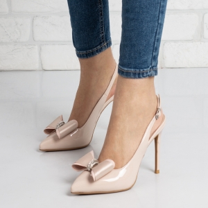 Дамски обувки на ток в бежово