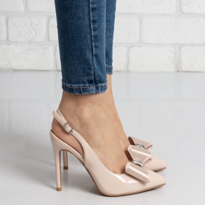 Дамски обувки на ток в бежово