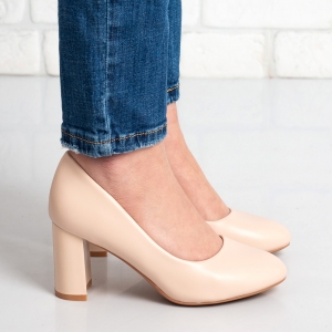 Дамски обувки на ток в бежово