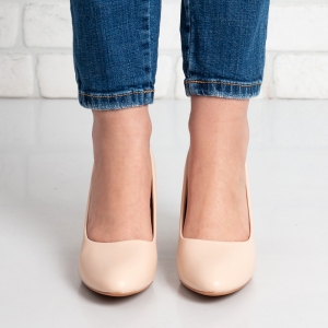 Дамски обувки на ток в бежово