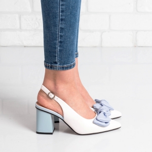 Дамски обувки на ток в бяло със синьо