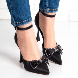 Дамски обувки на ток в черно