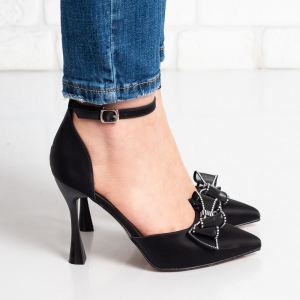 Дамски обувки на ток в черно