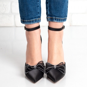 Дамски обувки на ток в черно