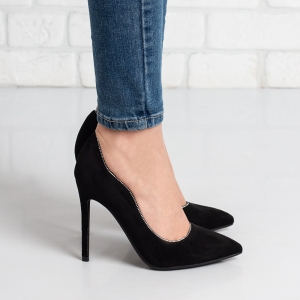 Дамски обувки на ток в черно