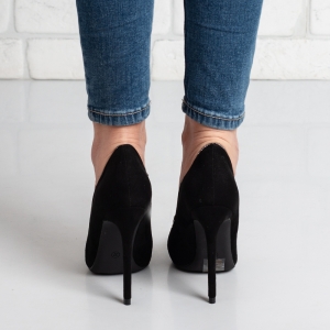 Дамски обувки на ток в черно