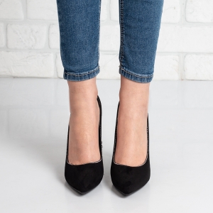 Дамски обувки на ток в черно