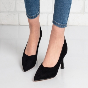 Дамски обувки на ток в черно