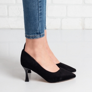 Дамски обувки на ток в черно