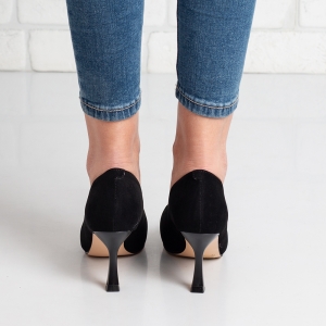 Дамски обувки на ток в черно