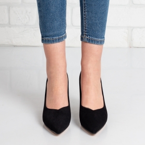 Дамски обувки на ток в черно