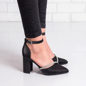 Дамски обувки на ток в черно