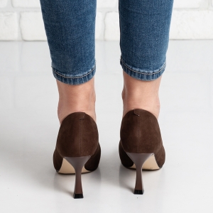 Дамски обувки на ток в кафяво