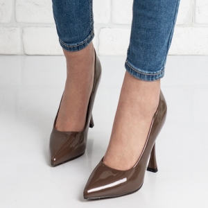 Дамски обувки на ток в кафяво