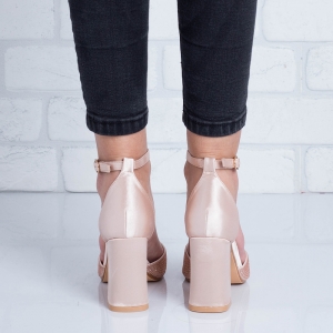 Дамски обувки на ток в розово злато