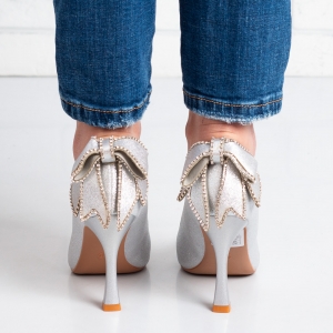 Дамски обувки на ток в сребристо