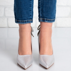 Дамски обувки на ток в сребристо