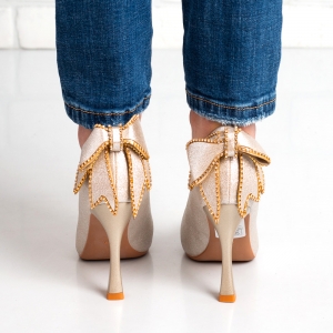 Дамски обувки на ток в златисто