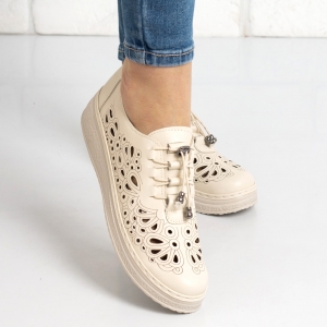 Дамски обувки в бежово