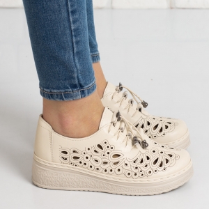 Дамски обувки в бежово