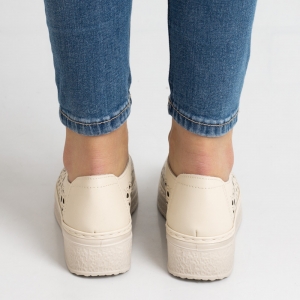 Дамски обувки в бежово