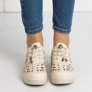 Дамски обувки в бежово