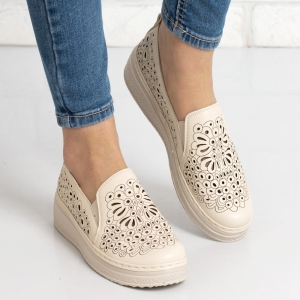 Дамски обувки в бежово