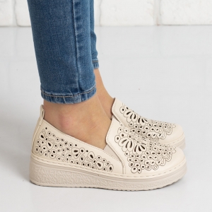 Дамски обувки в бежово