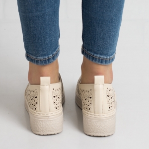 Дамски обувки в бежово