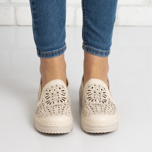 Дамски обувки в бежово