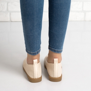 Дамски обувки в бежово