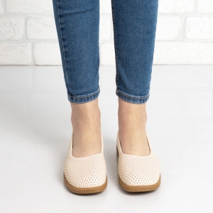 Дамски обувки в бежово