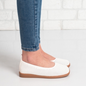 Дамски обувки в бяло