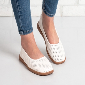 Дамски обувки в бяло