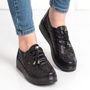 Дамски обувки в черно