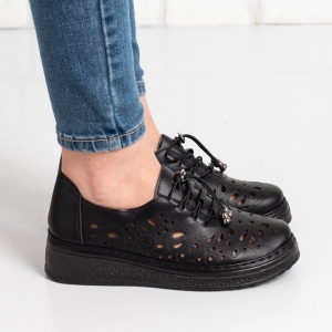 Дамски обувки в черно