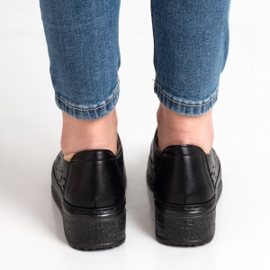 Дамски обувки в черно