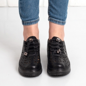 Дамски обувки в черно