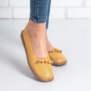 Дамски обувки в жълто