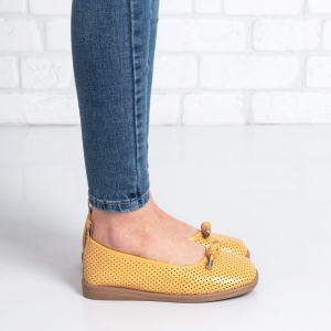 Дамски обувки в жълто