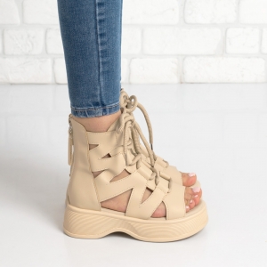 Дамски пролетно-летни боти в бежово